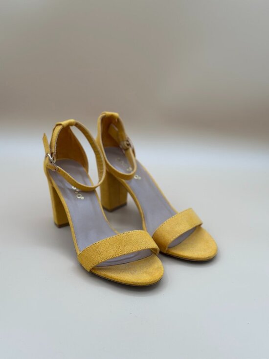 BAMBOO Shoes - Bamboo Mustard Yellow Block Heel Sandals Ankle Strap Heels Women’s Size 5.5